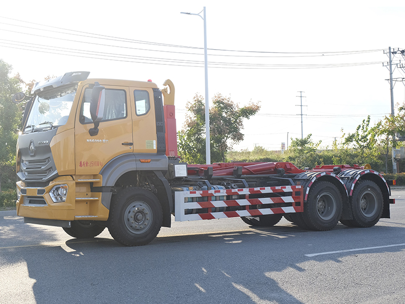 重汽浩瀚后雙橋18方勾臂垃圾車 重汽浩瀚后雙橋18方勾臂垃圾車
